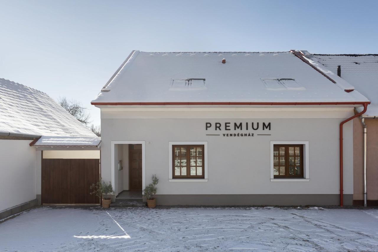 Premium Vendeghaz Hotel Eger Exterior photo